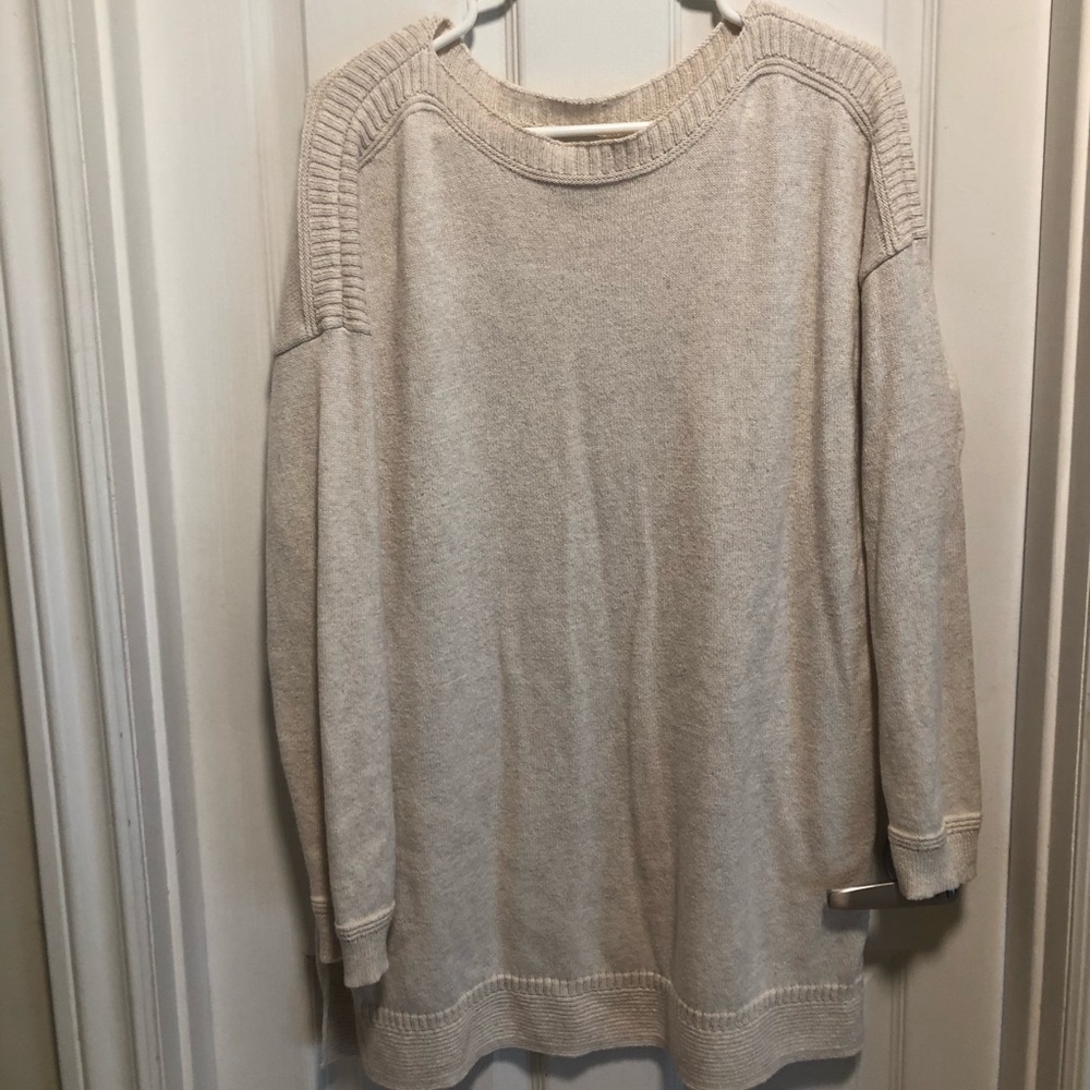 🌸2 for 20$ cream coloured sweater